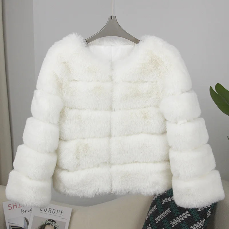 FauxFur Chic - Women’s Thick Faux Fur Coat